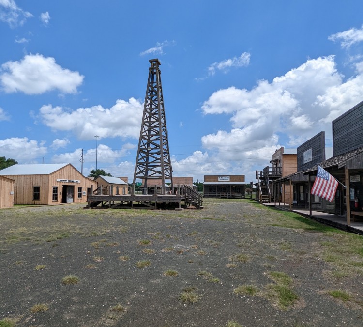 spindletop-gladys-city-boomtown-museum-photo